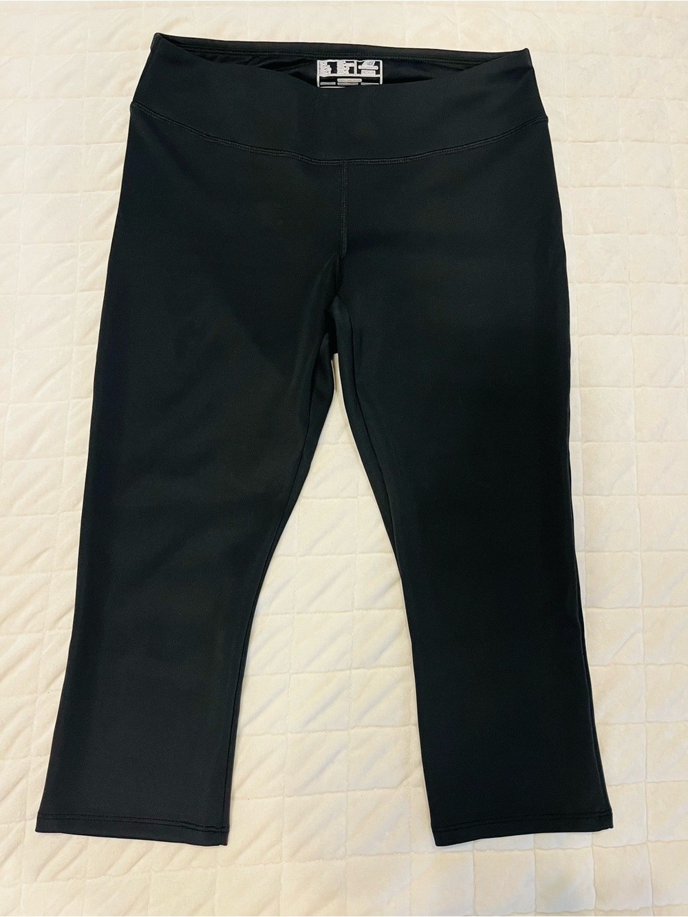New Balance women’s Black Cropped Leggings